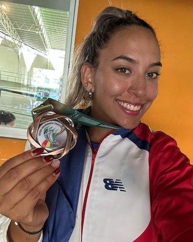 La atleta Ana Paula Argüello del Río (11/7/2003) se alzó la medalla de bronce en el Sudamericano de Atletismo Indoor, en Bolivia.