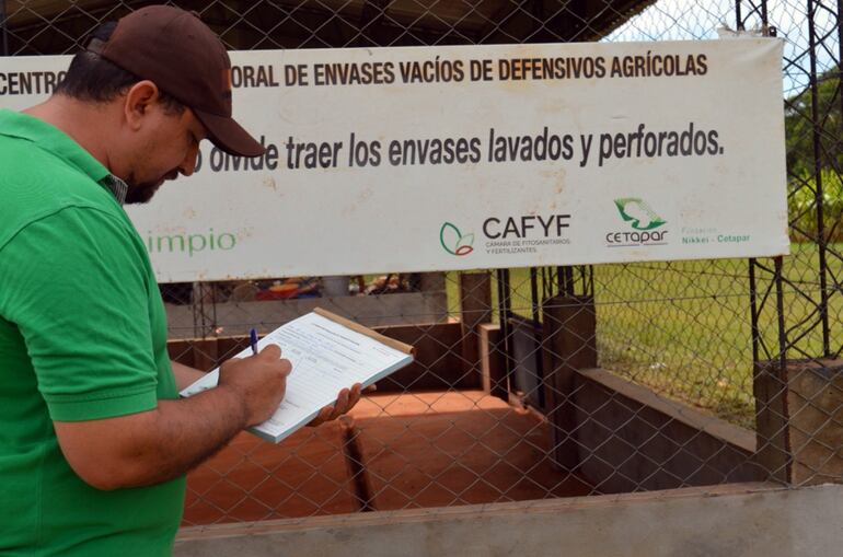 El manejo correcto de envases de defensivos agrícolas es algo que desde Cafyf se logró implementar en varios puntos del país.