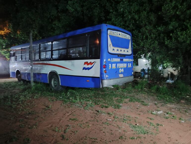 Una mujer falleció por traumatismo de cráneo tras caer de un transporte público en Lambaré.