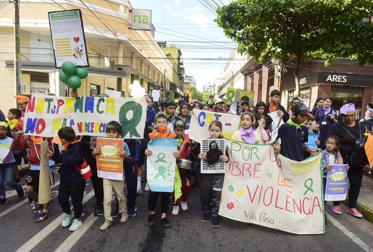 Marcha por los derechos de niñas, niños y adolescentes en Asunción, realizado en año pasado.