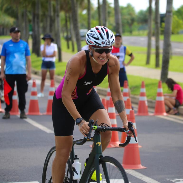 Del atletismo al triatlón, la reconocida Camila “Pantera” Pirelli volverá a competir en Chaco’i.