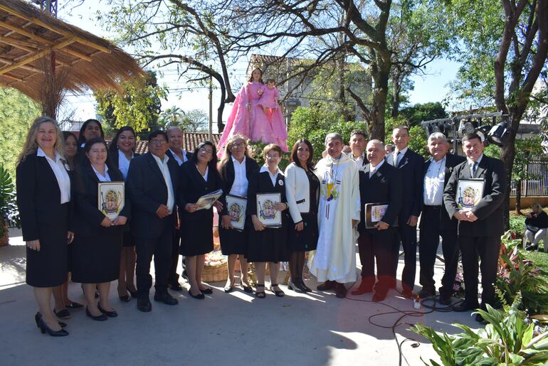 El coro Comunidad  Guaraní estuvo a cargo de la liturgia y a través de cánticos en guaraní engalanaron la celebración Eucarística.