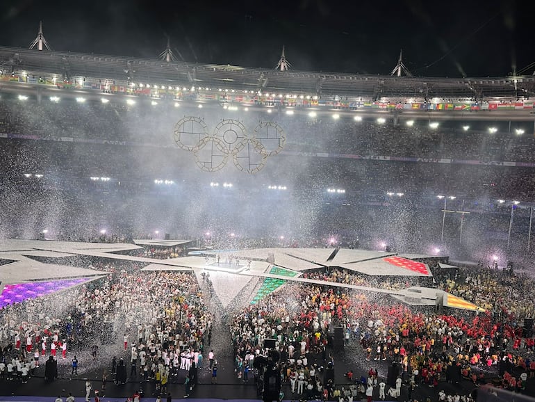 Fascinante show de artistas en el cierre de los Juegos Olímpicos. Foto: ABC Color.