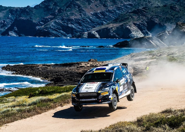 Una postal del Ford Fiesta Rally3 Evo de Diego Domínguez Bejarano y Rogelio Peñate, que nos dejó el Rally de Italia el fin de semana.