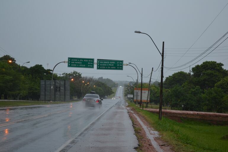 Las lluvias acompañadas de descargas eléctricas se podrían dar desde esta noche en gran parte de la Región Oriental.