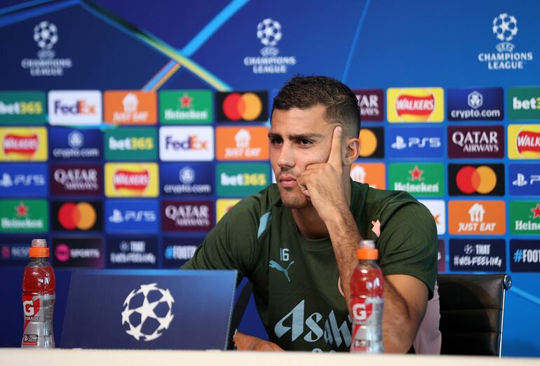 Manchester (United Kingdom), 17/09/2024.- Rodri of Manchester City attends a press conference in Manchester, Britain, 17 September 2024. Manchester City will face Inter Milan in the league phase of the UEFA Champions League on 18 September 2024. (Liga de Campeones, Reino Unido) EFE/EPA/ADAM VAUGHAN
