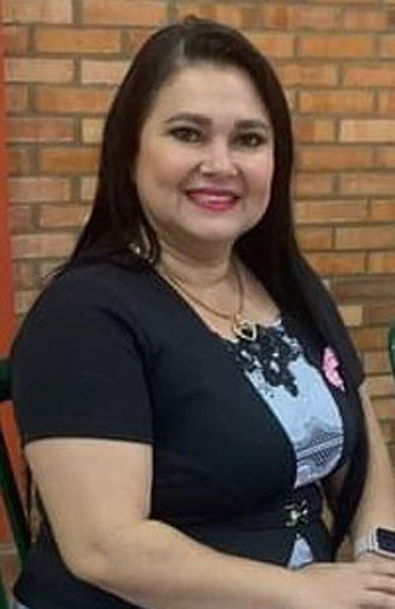  Directora de Educación Departamental, Magíster Gladys Mercedes Garay de Portillo.