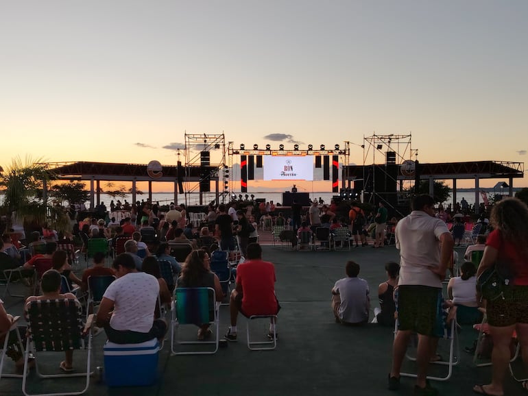 Fiesta multitudinaria en la playa San José para dar apertura a la temporada de verano en Encarnación