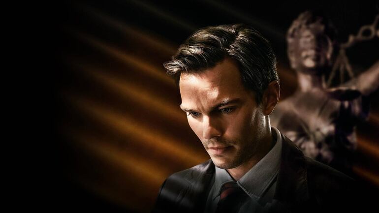 Nicholas Hoult es protagonista de la película El Jurado N° 2.