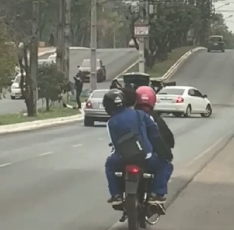 El asalto tipo comando se produjo sobre la supercarretera Itaipú, en Presidente Franco.