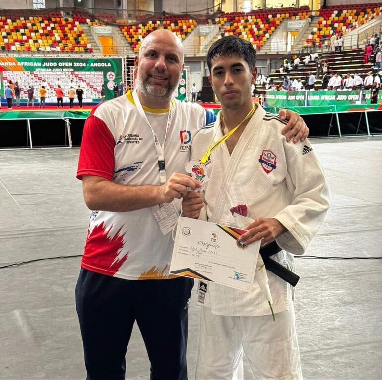 Mateo Cabral (der.) ganó el bronce.