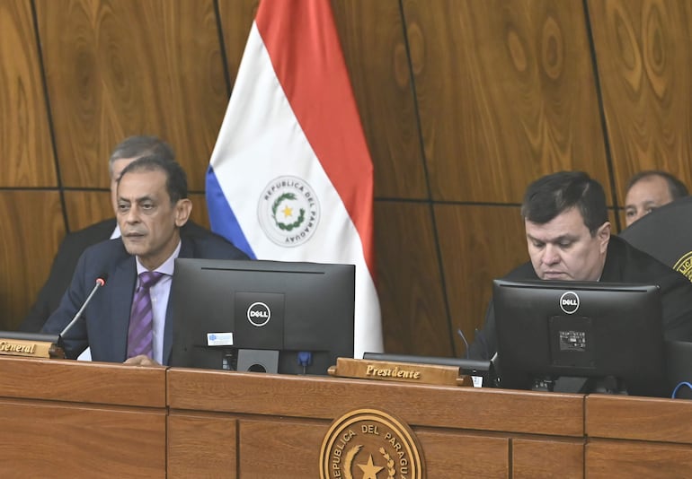 Ministro de Justicia, Ángel Barchini, en la audiencia de la Comisión Bicameral de Presupuesto del Congreso, junto al senador liberal cartista Dionisio Amarilla.