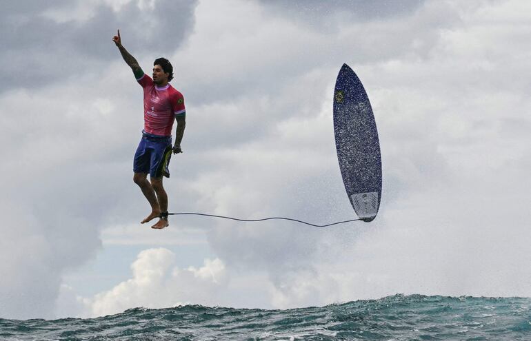 El surfer Gabriel Medina en la icónica foto captada por el fotógrafo Jerome Brouillet.