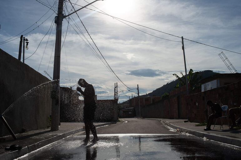 Río de Janeiro sufre la peor ola de calor con 60 grados de sensación térmica.