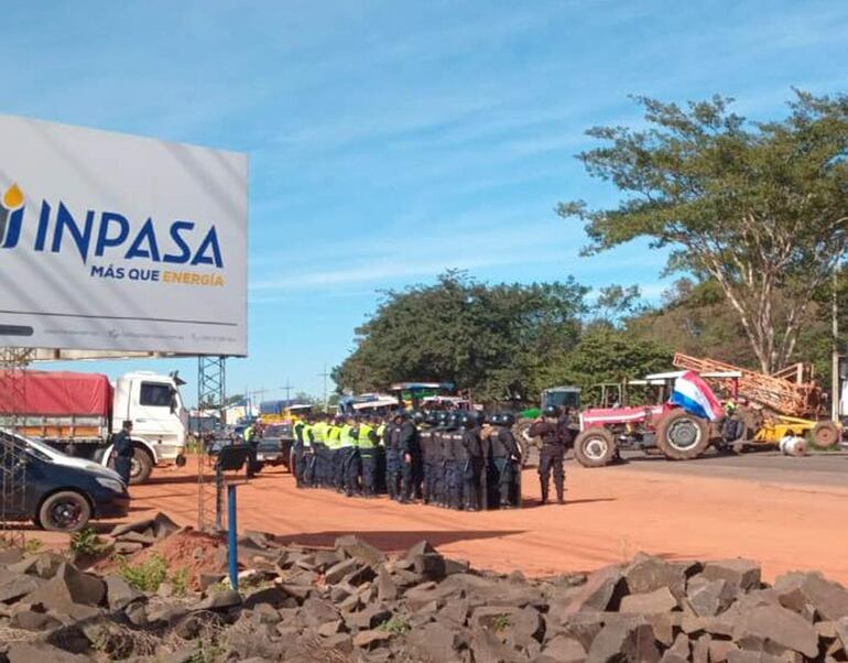 
La manifestación en el departamento de San Pedro se realiza en el km 368 de ruta PY08 del distrito de Guayaybí.