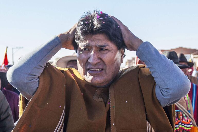 El expresidente Evo Morales participando en una marcha rumbo a la ciudad de La Paz, en Patacamaya (Bolivia).  El fiscal general de Bolivia, Juan Lanchipa, informó este lunes que citó al expresidente y líder del oficialismo, Evo Morales (2006-2019), para que brinde una declaración sobre un caso de presunta “trata de menores” y “estupro”, la cual deberá realizar el jueves en la región de Tarija (sur).