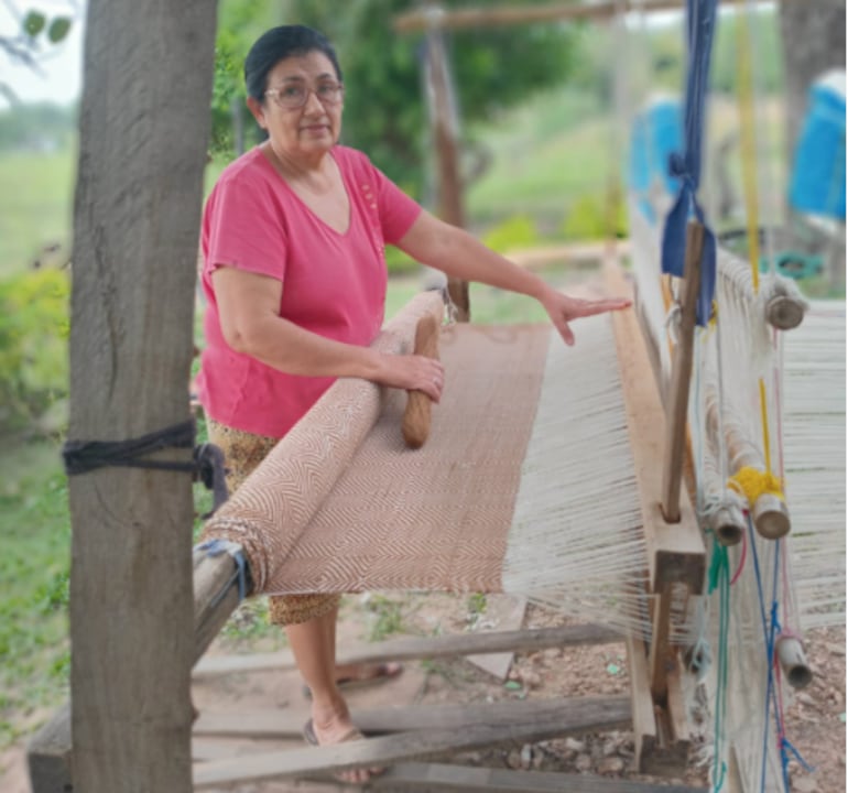 Mirtha Orihuela es artesana de Carapeguá participará con sus productos en la feria "Invierno".