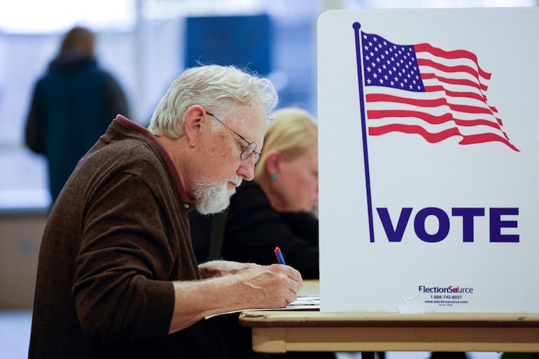 Centro de votación en Ottawa Hills High School en Grand Rapids, Michigan.