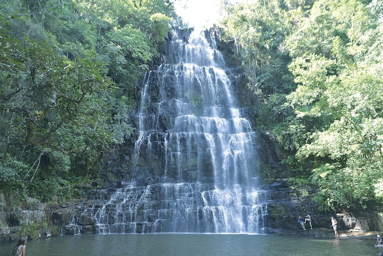 Hipnótica caída de agua del Salto Cristal.