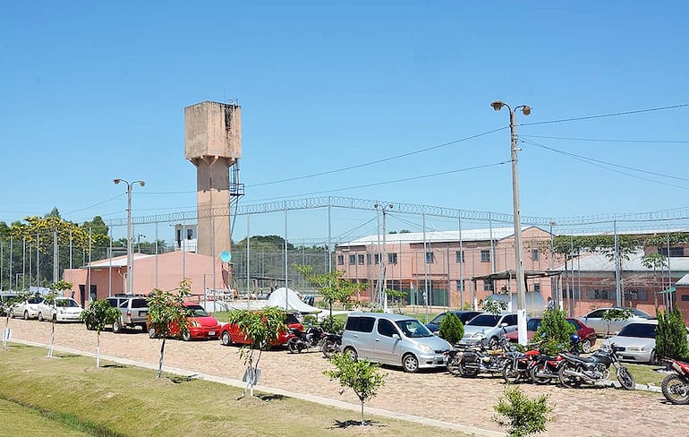 Fachada de la Penitenciaría Regional “Padre Juan Antonio de la Vega”, ubicada en Emboscada.