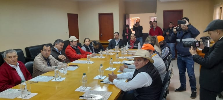 Ministra de Obras Públicas, durante su visita a la ciudad de Ayolas este sábado.