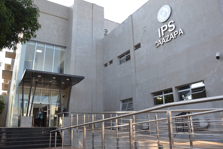 Imponente fachada de la Unidad Sanitaria de IPS de Caazapá.