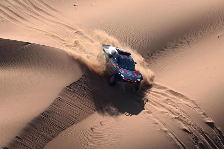 Carlos Sainz y Lucas Cruz (Audi Sport) comandan en Coches.