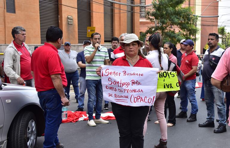 Piden que el presidente de la República, Santiago Peña, cumpla con su promesa.
