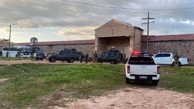 Tres internos del PCC fueron extraídos de la Penitenciaría Regional de Concepción.