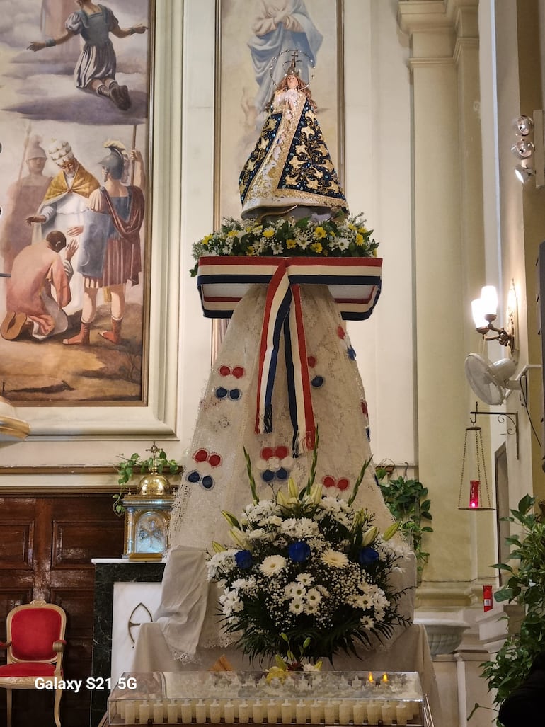 Imagen de la Virgen de Caacupé en Madrid, España.