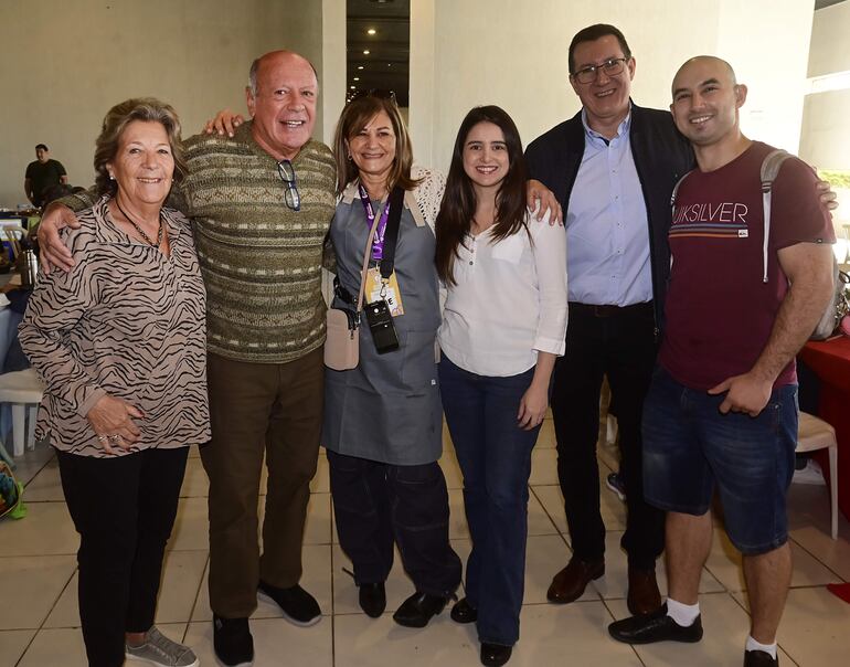 Mirta Riveros, José Riveros, Teresita Mansilla, Melissa Núñez, Osvaldo Tenace y Nicolás Malvetti.