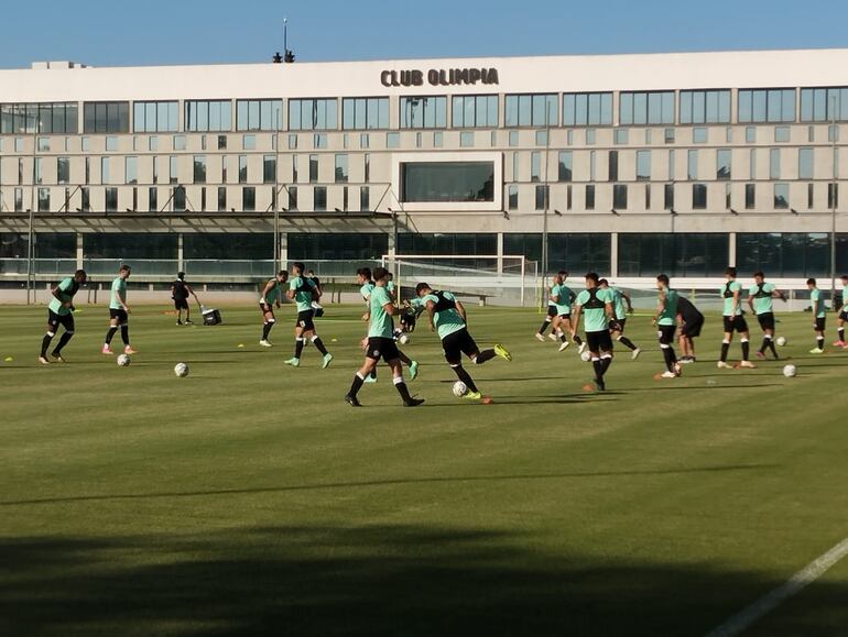 El plantel de Olimpia se movilizó en la Villa Olimpia