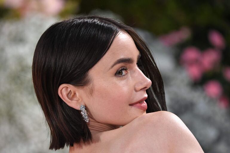 Lily Collins protagonista de Emily in Paris.