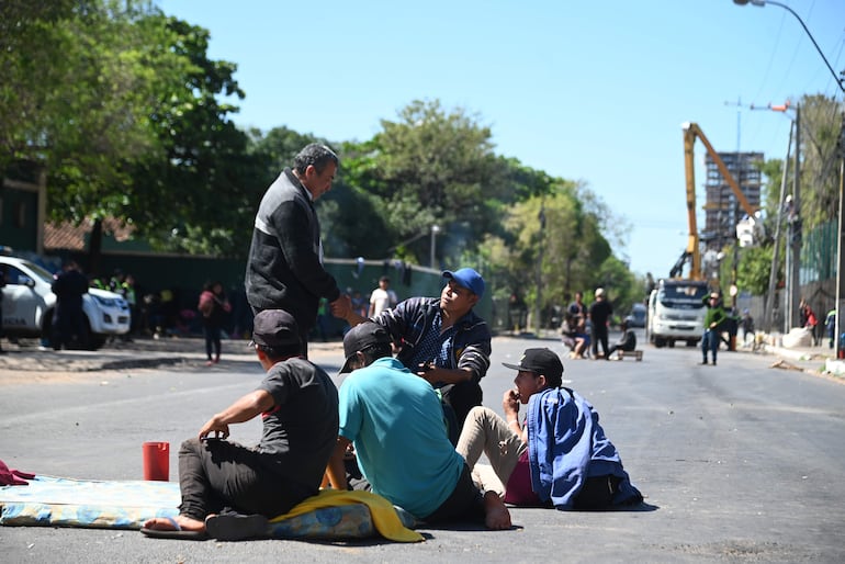 El cierre de la avenida Artigas por parte de indígenas, se realizó de manera intermitente.