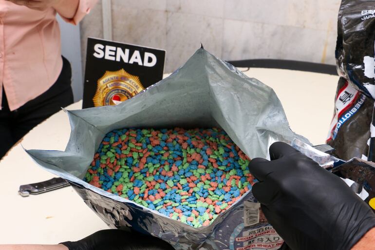 Pastillas de éxtasis fueron incautadas en el aeropuerto internacional Silvio Pettirossi. Estaban ocultas en paquetes de alimento para peces.