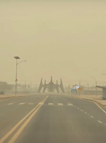 Imagen gentileza de las redes sociales en donde se ve lo espeso del humo en determinadas horas del día. En la foto el acceso a la ciudad de Filadelfia.