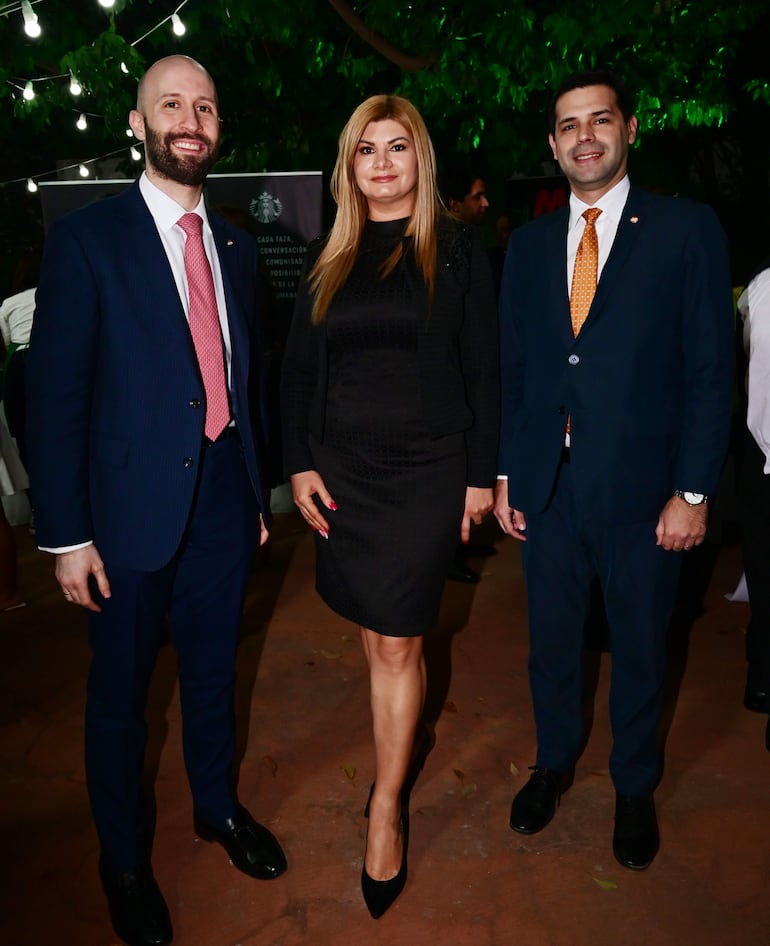 Lucas Strubing, Alejandra Acosta y Diego Brítez.