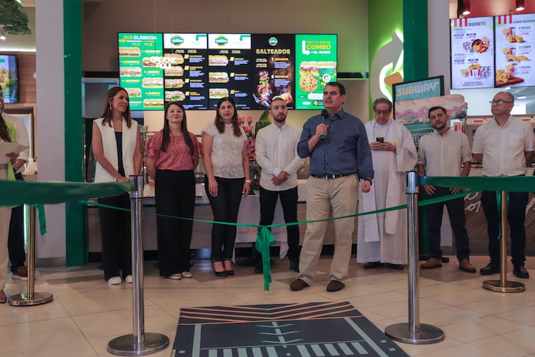 El primer local de Subway en Paraguay fue abierto en el patio de comidas de Paseo La Galería.