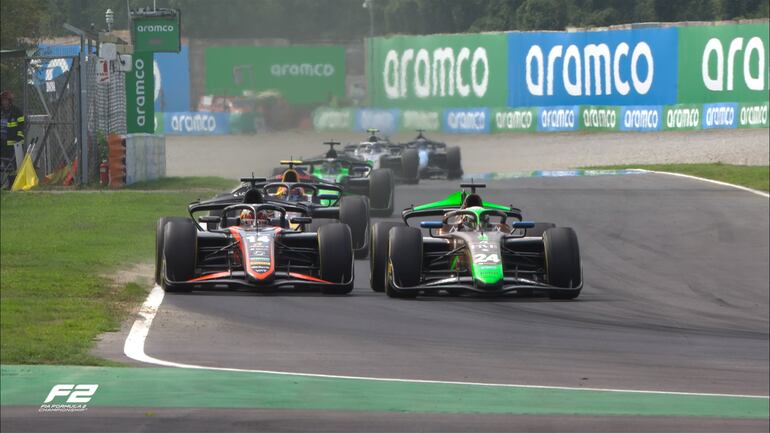 El monoplaza del PHM AIX Racing (24) del piloto paraguayo Joshua Duerksen en la carrera sprint de la Fórmula 2 de la FIA en el Autódromo Nacional de Monza, en Moza, Italia.