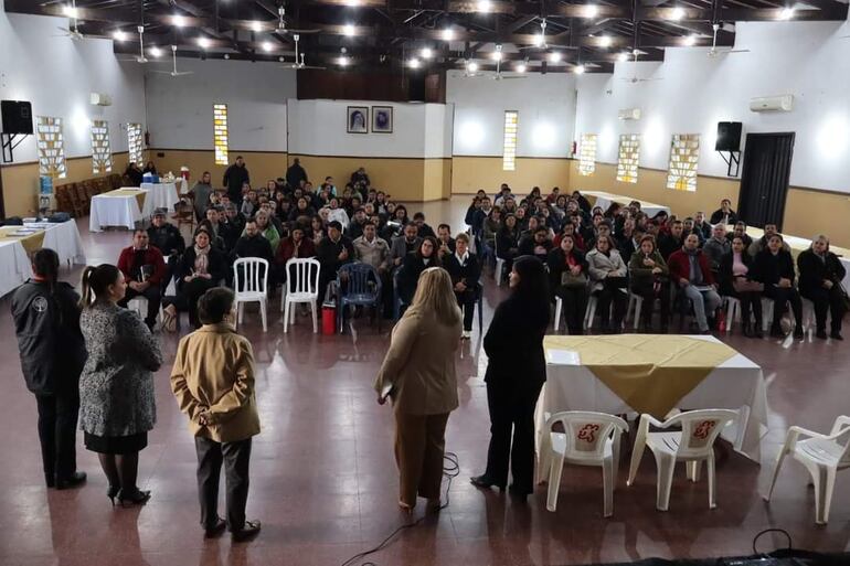 Presentación del Proyecto 12 Ciencias en Coronel Oviedo.