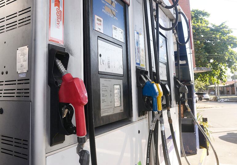 Emblemas privados anunciaron que reajustarán precios de combustible desde esta semana.