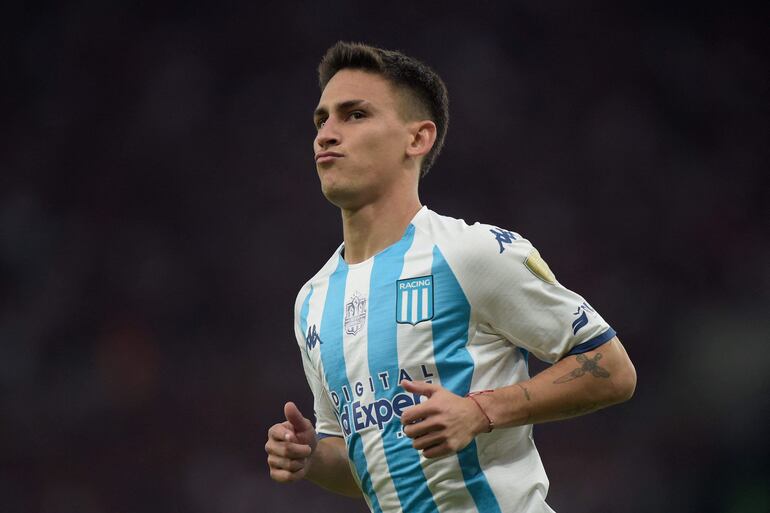 El paraguayo Matías Rojas, futbolista de Racing, festeja el gol que anotó contra Flamengo por la fase de grupos de la Copa Libertadores en el estadio Maracaná, en Río de Janeiro, Brasil.