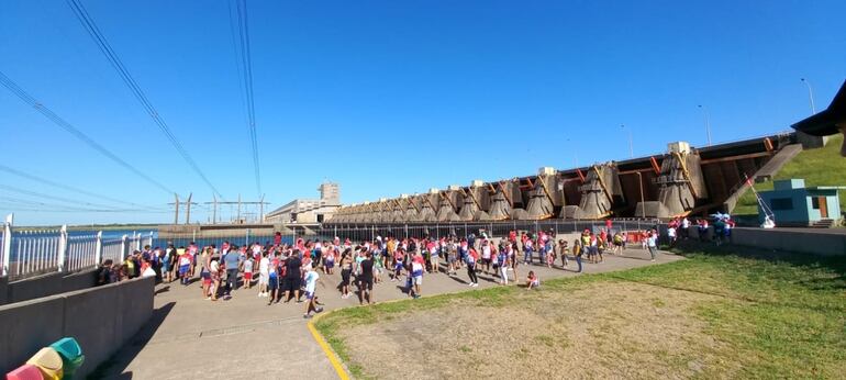 Parte de la represa hidroeléctrica Yacyretá, la que además de producir electricidad se convirtió en un atractivo turístico.