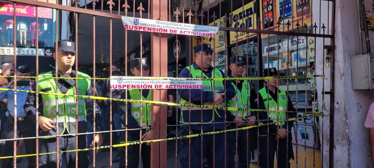 La Municipalidad de Asunción supende actividades e intervino la Galería Bonanza del Mercado 4.