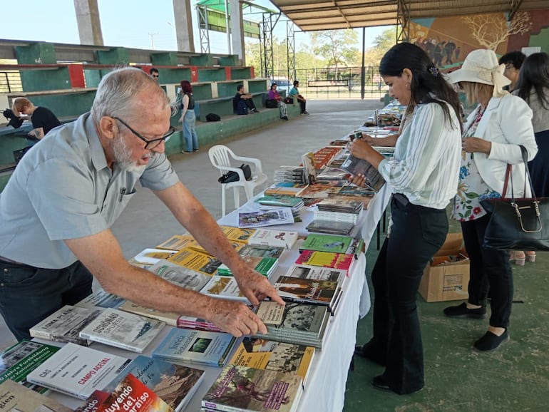 La Feria Bioceánica de Libros se lleva a cabo en el Centro Social Municipal de la ciudad de Mariscal Estigarribia.