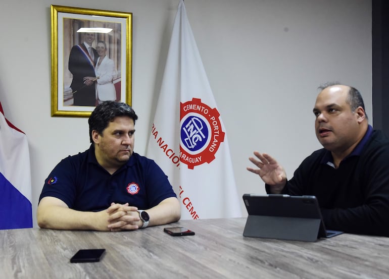 El presidente de la INC, Gerardo Guerrero, con el gerente industrial, Diego Quintana.