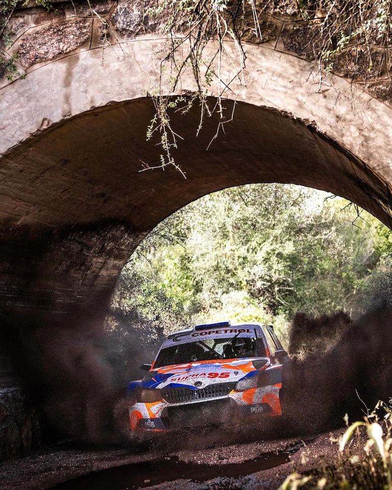 Blas Zapag y Enrique Fratta quedaron en el puesto 13 de la general, con el Skoda Fabia R5.