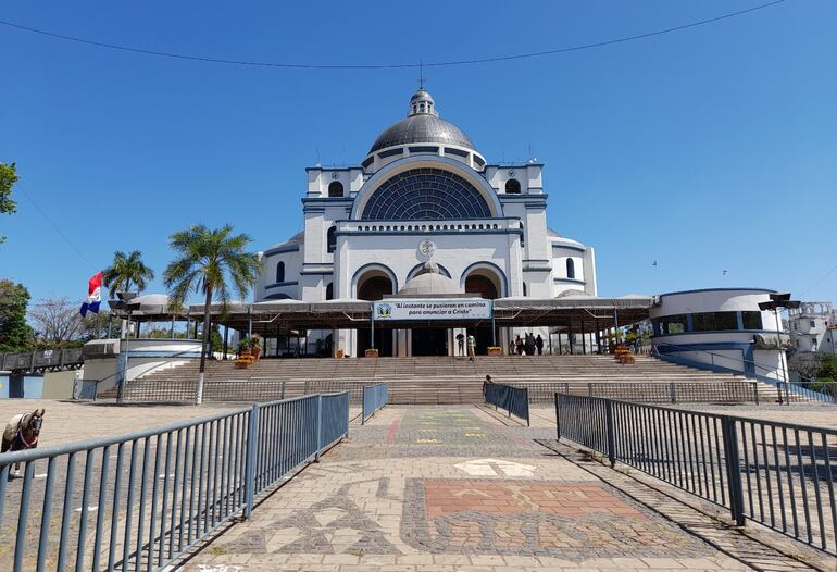 Desde hace días se realizan  preparativos en la Basílica para el novenario de la Virgen de Caacupé.