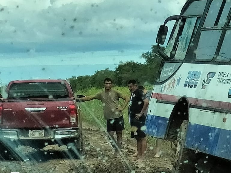 A pesar de haberse invertido suma millonaria en la reparación del camino que conduce a Bahía Negra, los trabajos solo fueron una vez más precarios.