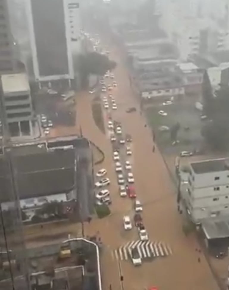 Así se encuentra Camboriú este jueves, según imágenes compartidas en diversos medios locales.